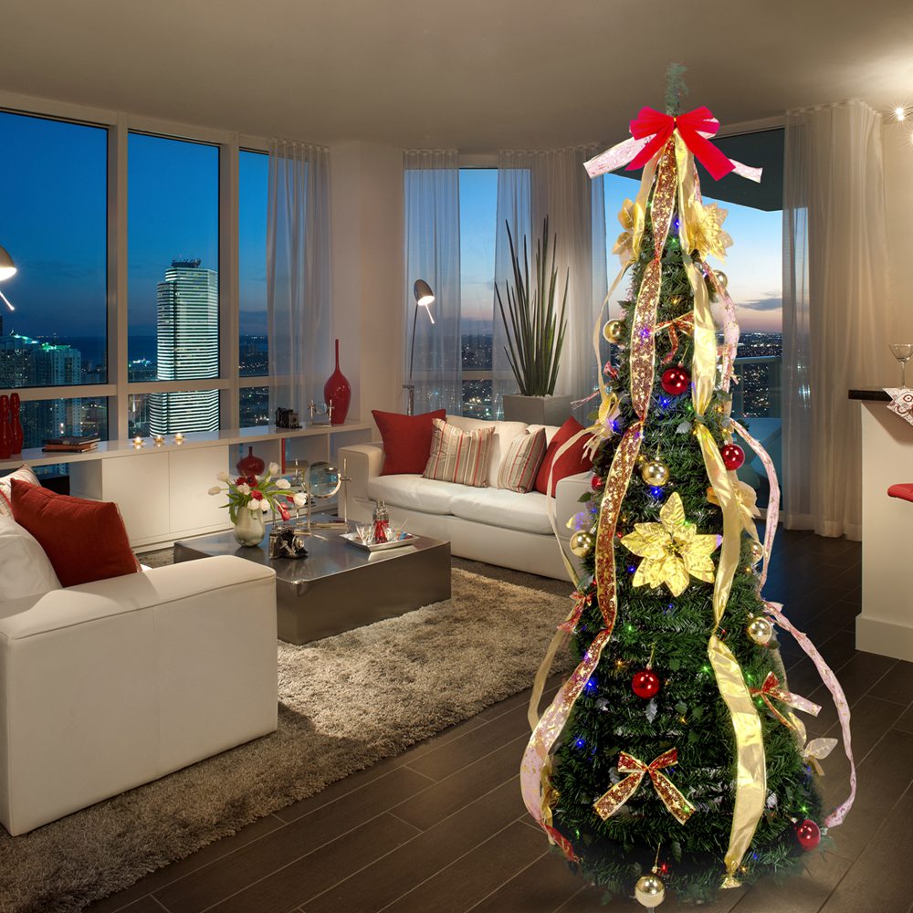 Fully Decorated Xmas Tree With Lights With Holiday Decorations (3)